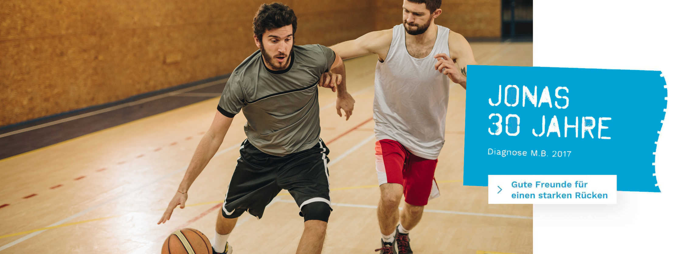 Auf dem Bild sieht man Jonas und Tom Basketball spielen