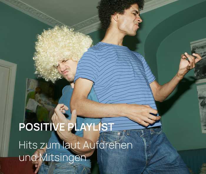 Teaser zur Positiven Playlist: Zwei junge Männer spielen Luftgitarre Teaser zur Positiven Playlist: Zwei junge Männer spielen Luftgitarre