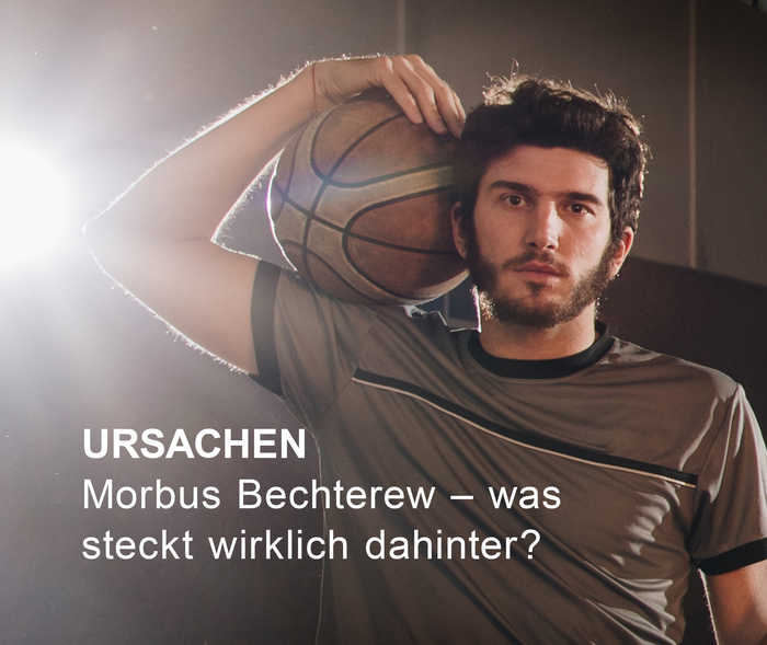 Auf dem Bild ist ein Mann zu sehen, der einen Basketball hält