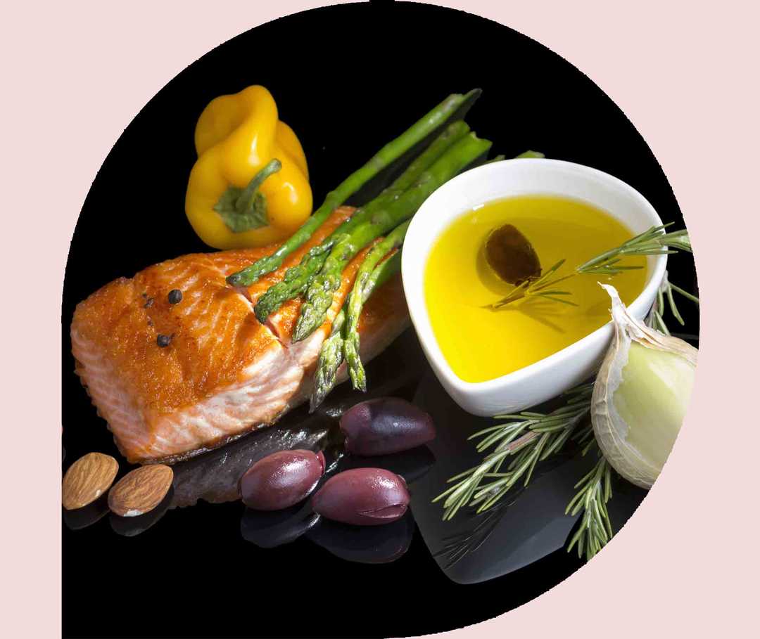 Ratgeber Rheuma: Omega-3-Fettsäuren, wie sie in Fisch, Nüssen und Öl enthalten sind, wirken entzündungshemmend