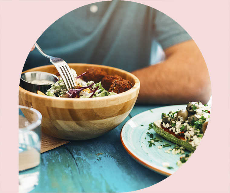 Ratgeber Rheuma: Arachidonsäure, wie sie auschließlich in tiersichen Produkten vorkommt, sollten Rheumatiker verzichten