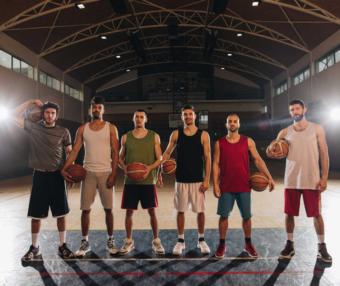 Auf dem Bild sieht man Jonas und seine Basketball-Mannschaft