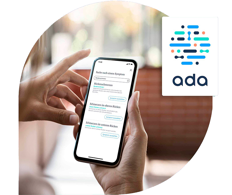 Hände, die ein Smartphone mit geöffnetem Ada-Symptomcheck halten.